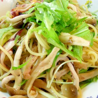 麺つゆでイカと水菜の和風パスタ